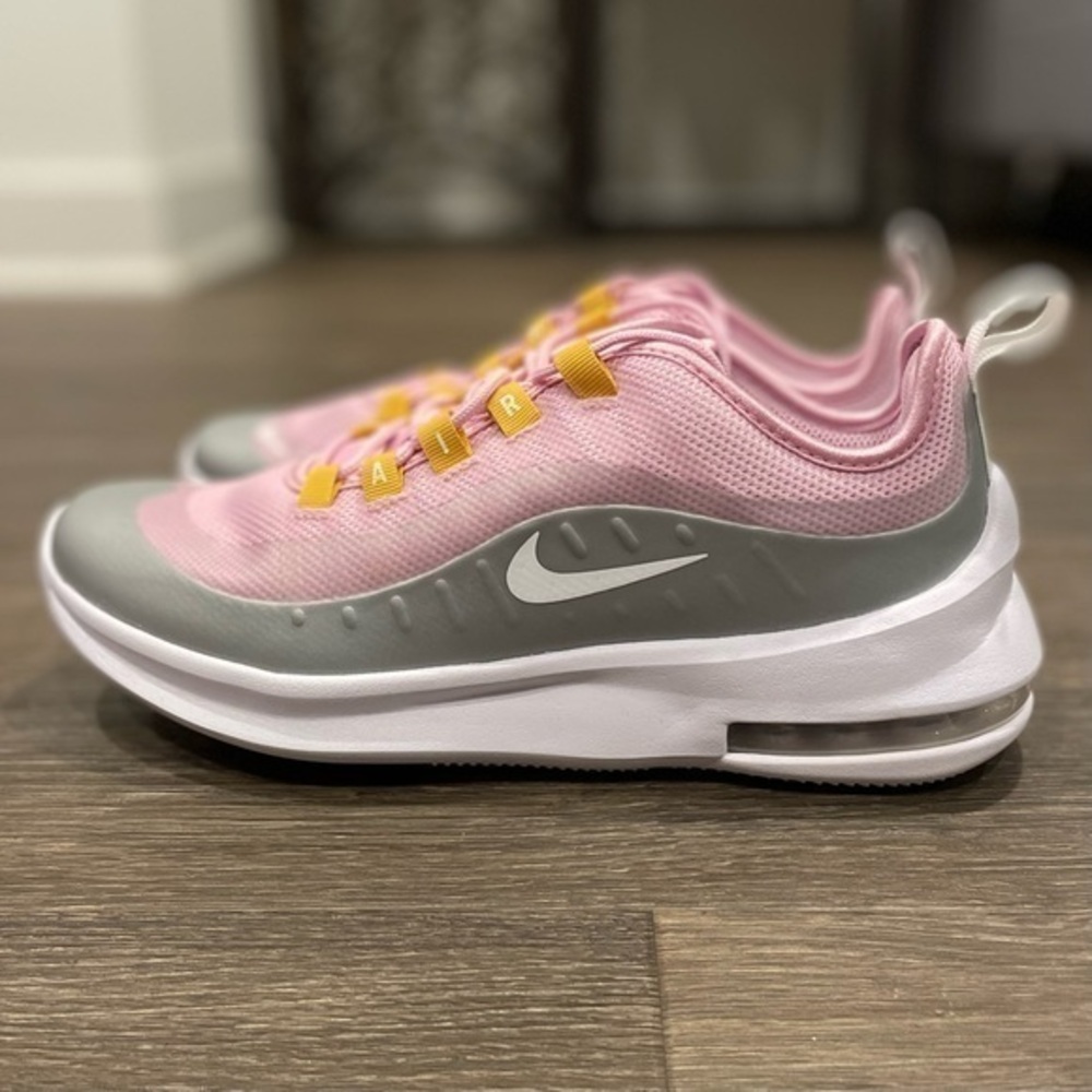 Nike Air Max Axis Pink Sz 7Y